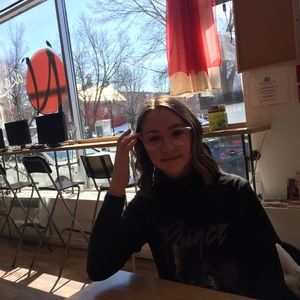 Meet your Posher, Eva